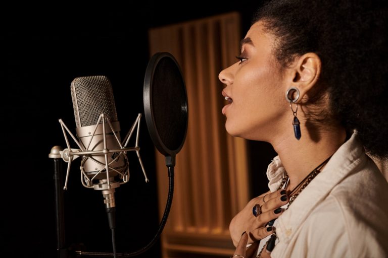 Voice Care 101: Daily Habits to Keep Your Voice Healthy